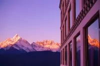 Pearl Laka Snow Mountain Landscape Hotel