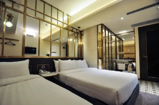 Kings Hotel Отели рядом с достопримечательностью «Виктория»