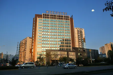 Beautiful Landscape Hotel Отели рядом с достопримечательностью «Sichuan Applied Technical College»