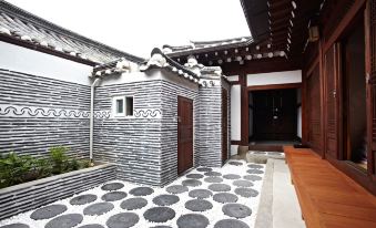 Jongno Midam Hanok Stay