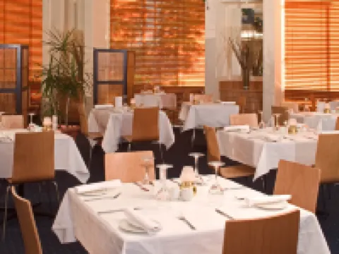 Alexander Motor Inn & Apartments Hotels in Essendon