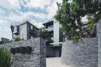 西昌術下度假酒店（邛海濕地公園月色風情小鎮店） 鄰近國立西康技藝專科學校遺址的酒店