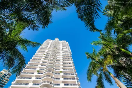 Oscar on Main Beach Resort Отели рядом с достопримечательностью «Мейн Бич»