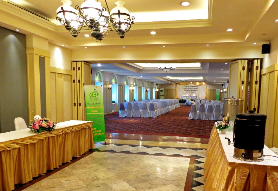 Iyarin@Tuk Chang Ratchayothin HotelOver view