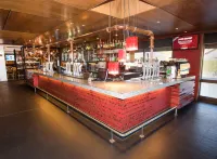 Sovereign Park Motor Inn - bar