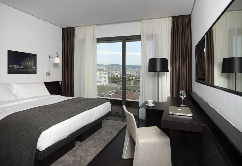 The Met Hotel