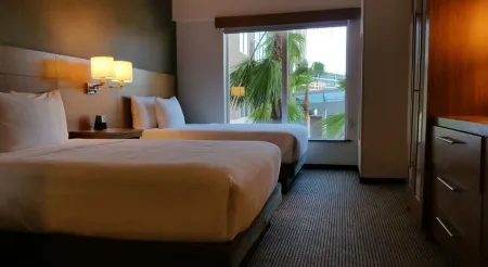 Hyatt Place at Anaheim Resort / Convention Center Отели рядом с достопримечательностью «Луигис Ролликин Роудстерс»