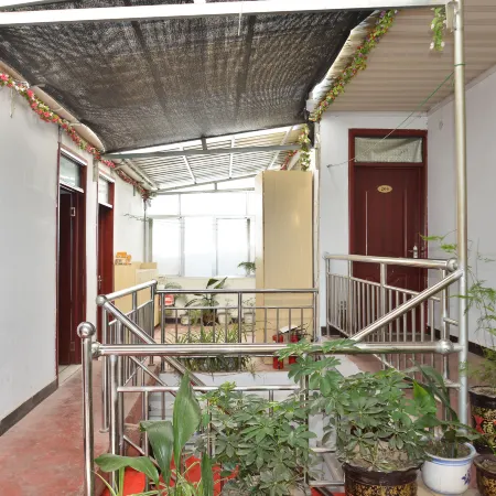 Queshan Xiaotiandi Hotel