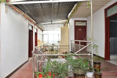 Queshan Xiaotiandi Hotel