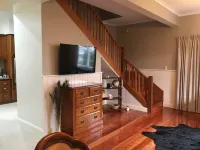 Noah's Stanley Luxury Bed and Breakfast
