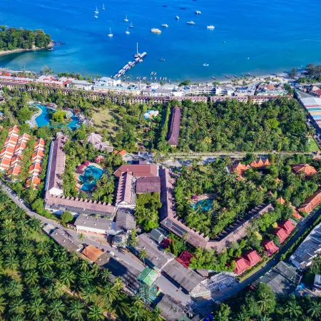 Duangjitt Resort & Spa Отели рядом с достопримечательностью «Пляж Мерлин»