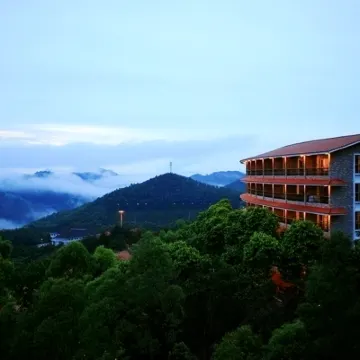 梅州雁南飛圍龍大酒店 鄰近雁南飛茶田景區-橋溪古韻的酒店