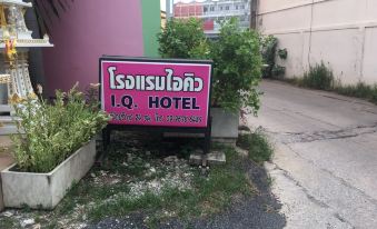 I.Q. Hotel