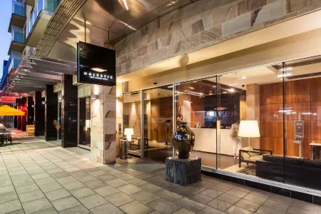 Majestic Roof Garden Hotel Отели в г. Hackney