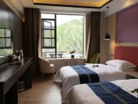 稻城亚丁藏亚文化酒店 - 豪华地暖双床房