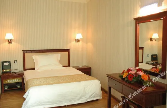 華坪隆吉快捷酒店