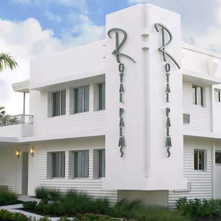 Royal Palms Resort & Spa Отели рядом с достопримечательностью «Боннет Хаус Музеум & Гарденс»