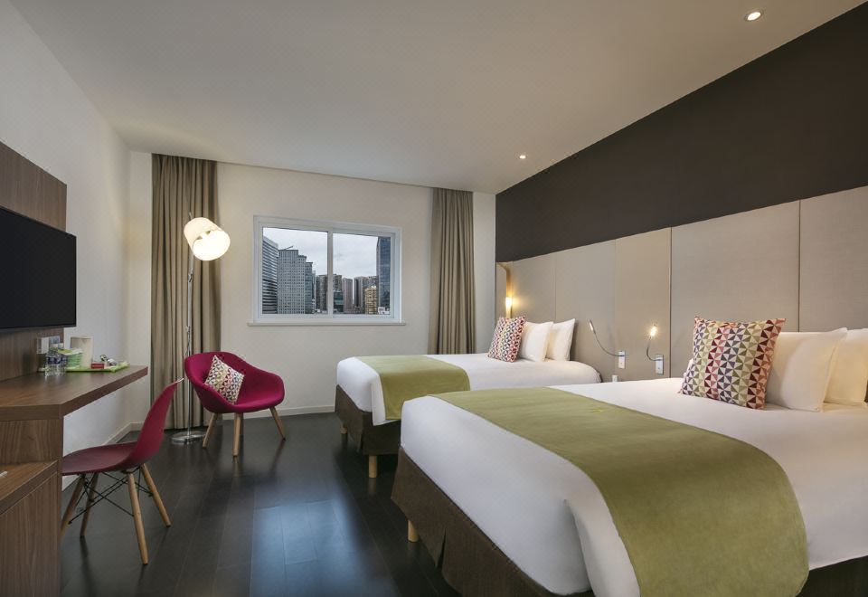 캄파닐레 호텔 상하이 레일웨이 스테이션 피플스 스퀘어의 깔끔한 객실 내부 모습