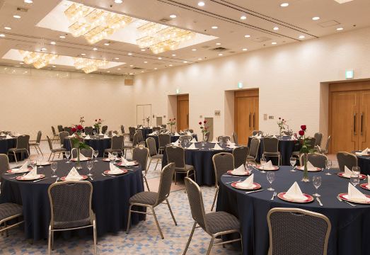 4. 나리타 토부 호..