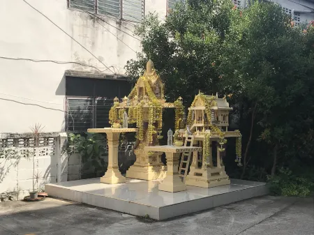 Sukwimol Place Отели рядом с достопримечательностью «Wat Aranyik»