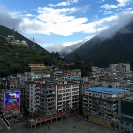 Kangding Love Song Plaza Yoyo City Gesang Flower Hotel