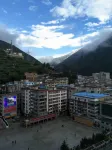 康定情歌広場溜溜城格桑花ホテル - マウンテンビュー