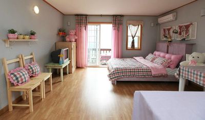 Standard Double Room Sanmom Pension Photo
