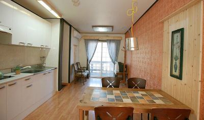 Duplex Family Room Sanmom Pension Photo