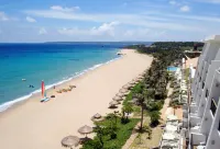 Chateau Beach Resort - Beach