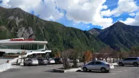 八宿然烏國際自駕房車露營營地 - 停車場