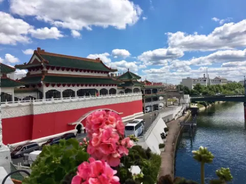 Huatian Chinagora Hotel