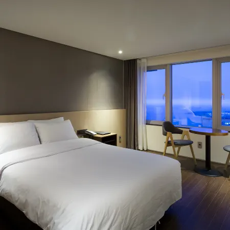 The First70 Hotel Отели рядом с достопримечательностью «Водопад Вонан»