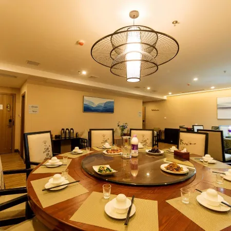 Binjiang Celebrity Holiday Hotel