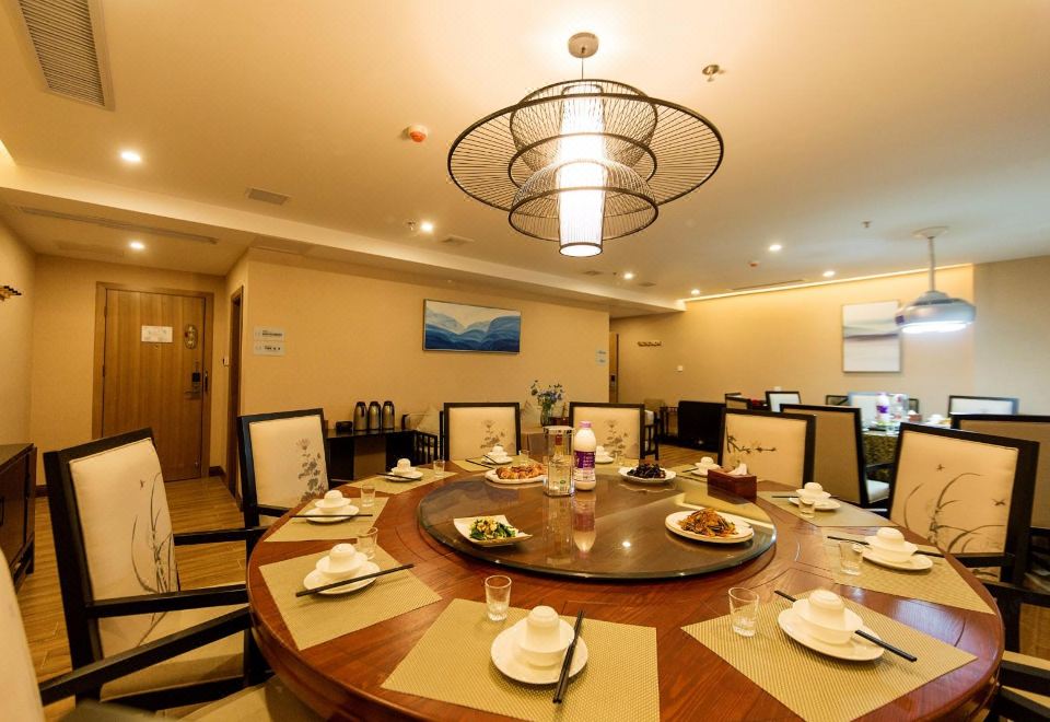 빈장 셀러브리티 홀리데이 호텔