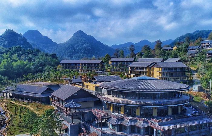 Guanglv. Bama Lake Narada Resort Hotel