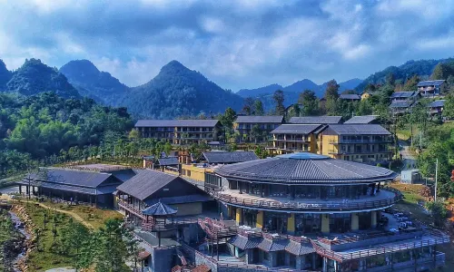 Guanglv. Bama Lake Narada Resort Hotel