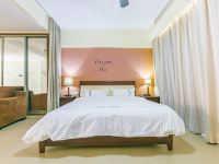 你的酒店式公寓(三亚湾店) - 三亚湾椰梦长廊亲海园景大床房