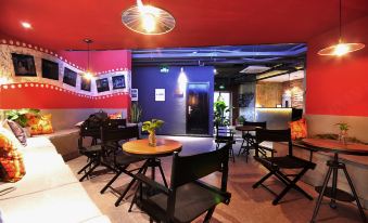 Jianwei Space Movie Hotel (Shanghai Jiangning Road subway station store)