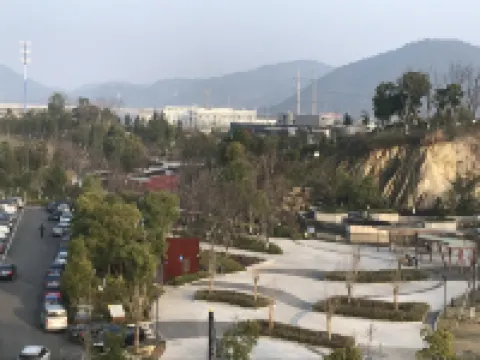 Yunchengxiyue Hotel (Yuyao North High-speed Railway Station)