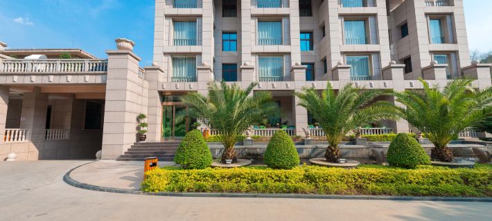 Huayi Banshan Hotel Hotels in Miyi