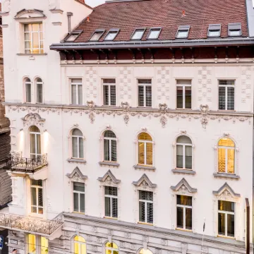 Ikonik Parlament Hotels near Kossuth Lajos Square