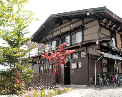 Sakura Guest House Hotel dekat Jembatan Nakabashi