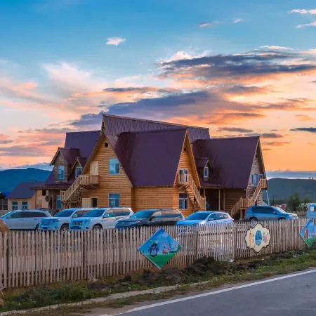 Ergunaen and Alexander Travel Home B&B