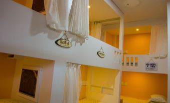 Dunhuang Mountian Spring Hostel
