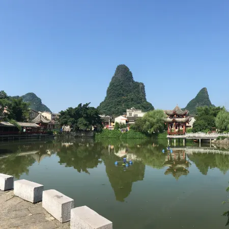 Yijia Denghuo Lakeside Boutique Hotel