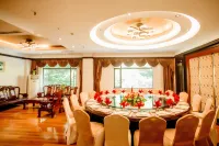 Dabieshan Hotel (Luotian County People's Square)