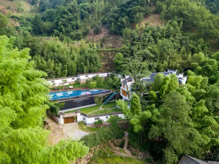 Cloudy Stay Hotel Отели рядом с достопримечательностью «Tangkeng Scenic Resort»