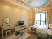 丽湾酒店式公寓(湛江万达广场店) - 浪漫风情大床房