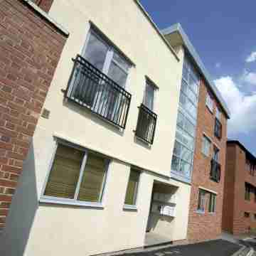 The Old Library - Modern Apartment Near the Train Station and Racecourse Hotel Exterior