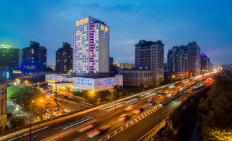 Grand Metropark Hotel